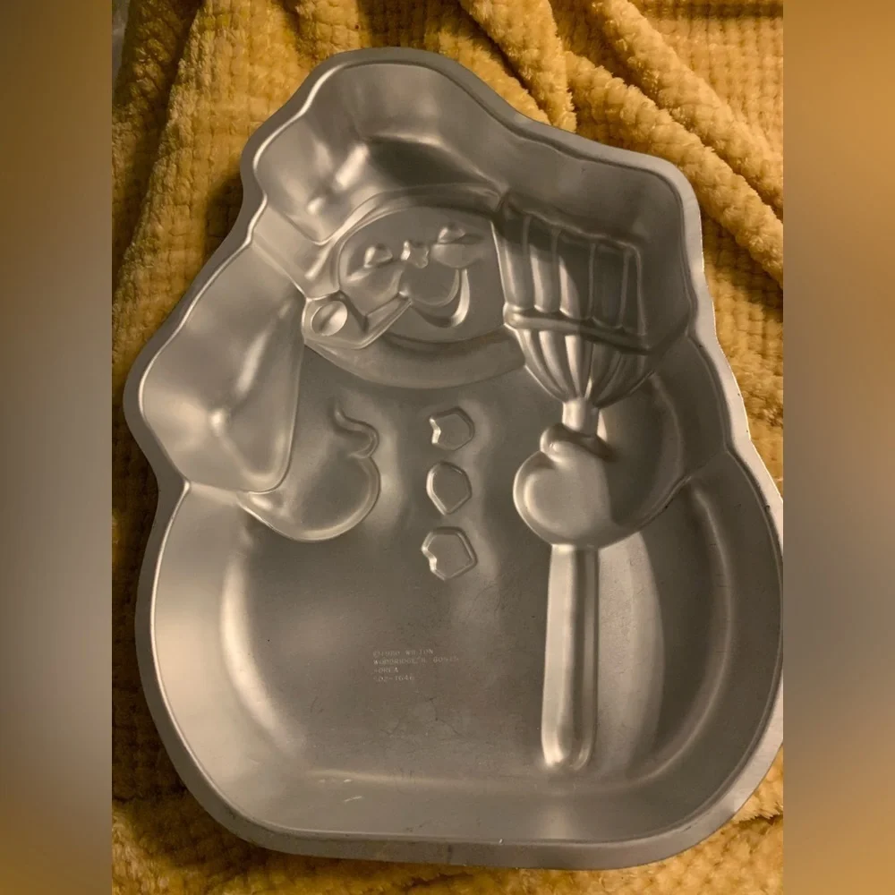 SNOWMAN with BROOM Cake pan. Vintage Wilton. Good used condition.